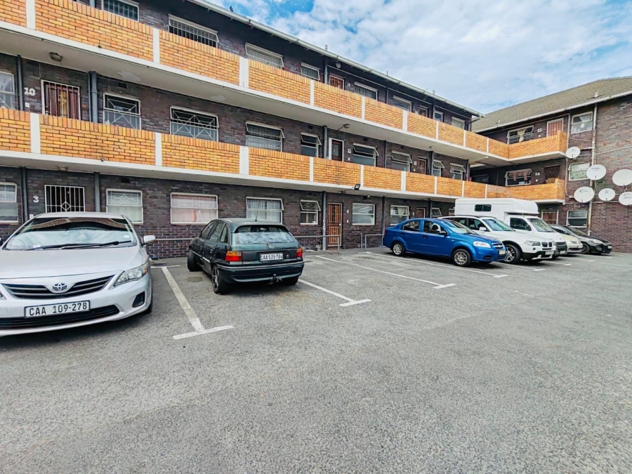 2 Bedroom Property for Sale in Maitland Western Cape